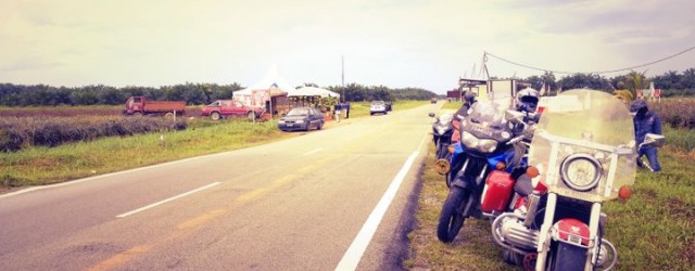 As the year comes to an end, Kruzer organized a RES (short for Ride, Eat, and Slack) trip to somewhere around the southwest of Johore. 10:00am - We met up first...